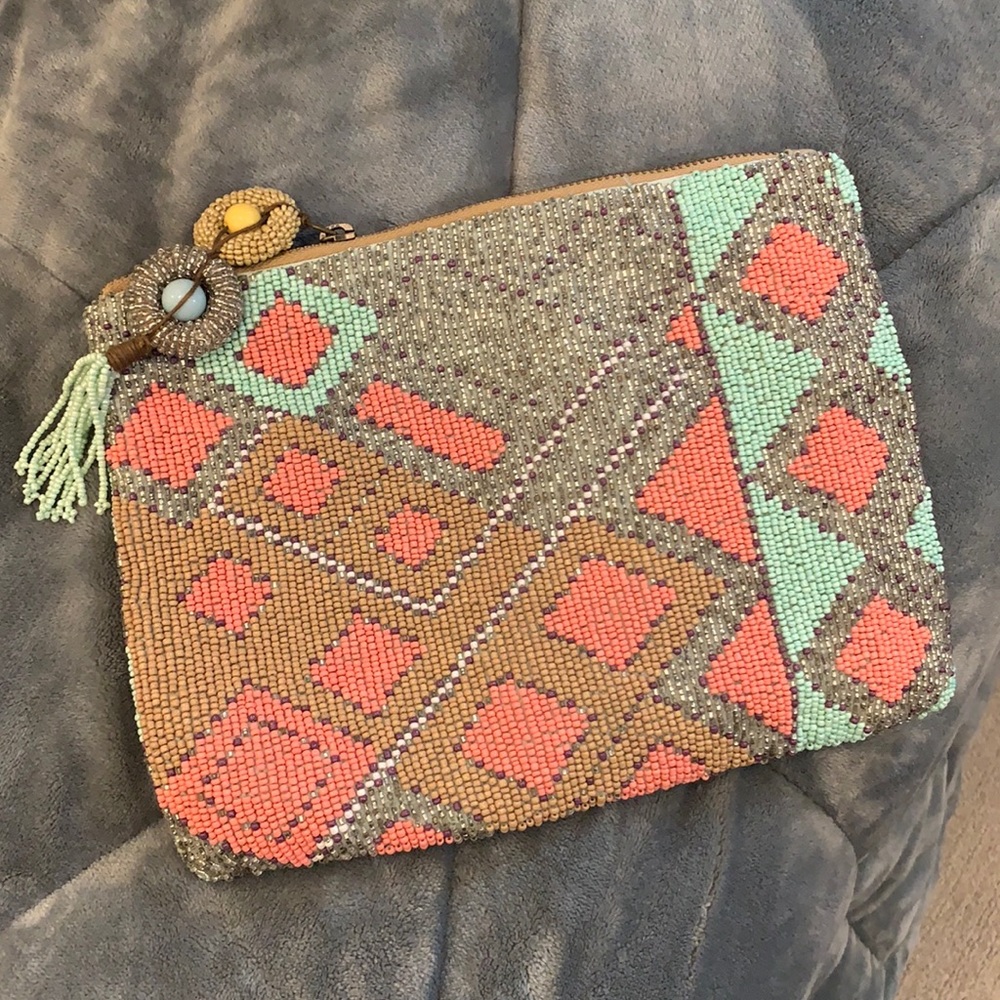 Beaded clutch